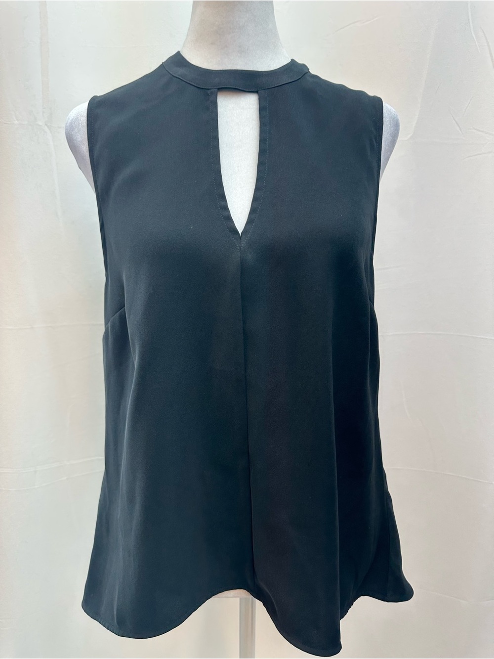 Grace Willow Women's Black Sleeveless Keyhole Camisole Top 8 NWTS